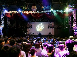 画像集 No.017のサムネイル画像 / ライブイベント「『真・女神転生』生誕25周年LIVE -CHAOS SIDE-」が開催。シリーズ屈指の人気曲がハードロックアレンジで夜の新宿に鳴り響いた