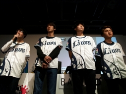 ���������꡼ No.014�Υ���ͥ������ / ��NPB e���ݡ��ĥ��꡼�� ���ץ�ȥ�����2�פΥ����ץ��郎���š�5��������˸�����12���Ĥ����줾��β���˸�����ä�