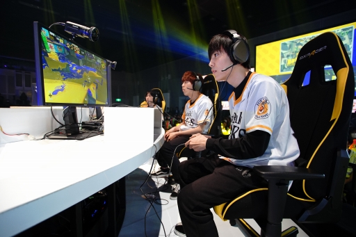 画像ギャラリー No.014のサムネイル画像 / 「スプラトゥーン2」日本一の球団は横浜DeNAベイスターズ! 「NPB eスポーツシリーズ スプラトゥーン2」大会レポート