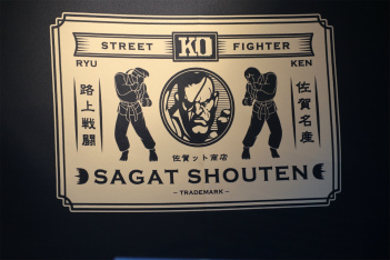 画像ギャラリー No.002のサムネイル画像 / あの佐賀県が“ストII”とコラボ,「ストリートファイター佐賀」始動。コラボ名産品ショップ「佐賀ット商店」のオープニングイベントをレポート