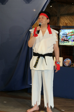 画像ギャラリー No.003のサムネイル画像 / あの佐賀県が“ストII”とコラボ,「ストリートファイター佐賀」始動。コラボ名産品ショップ「佐賀ット商店」のオープニングイベントをレポート