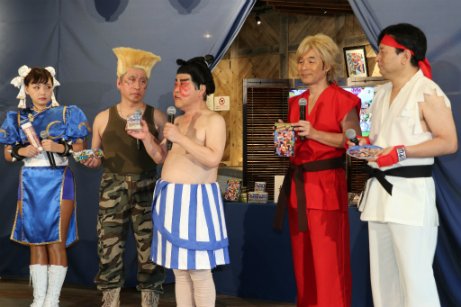 画像ギャラリー No.005のサムネイル画像 / あの佐賀県が“ストII”とコラボ,「ストリートファイター佐賀」始動。コラボ名産品ショップ「佐賀ット商店」のオープニングイベントをレポート