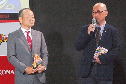 画像ギャラリー No.003のサムネイル画像 / 「スーパーボンバーマンR」と「ボンカレーゴールド」がコラボ。広報大使のゴールデンボンバーも駆けつけた発表会レポートを掲載