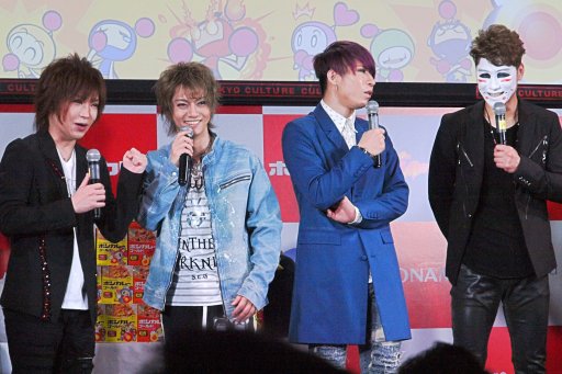 画像ギャラリー No.005のサムネイル画像 / 「スーパーボンバーマンR」と「ボンカレーゴールド」がコラボ。広報大使のゴールデンボンバーも駆けつけた発表会レポートを掲載