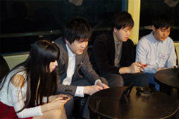 画像ギャラリー No.003のサムネイル画像 / 「ぷよぷよテトリスS」のPV撮影現場に密着。有名プレイヤー9人が白熱の真剣勝負を繰り広げた