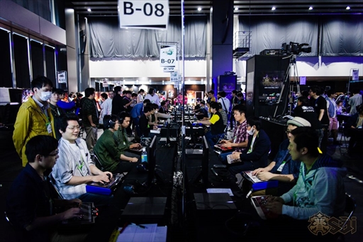 ���������꡼ No.002�Υ���ͥ������ / EVO Japan�ץ�������[sai]�פ����롣�����Ȥʤ������ϥᥤ��ȡ��ʥ��Ȥ�ͽ���ȥ����ɥȡ��ʥ��ȡ�21���Ϸ辡��񤬳���