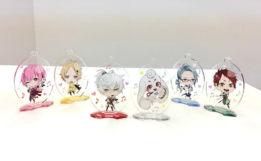 画像ギャラリー No.002のサムネイル画像 / 「茜さすセカイでキミと詠う」主題歌CDの同梱アクリルキーホルダーが公開