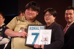 画像ギャラリー No.017のサムネイル画像 / “WCCF日本一”の座を懸けた公式全国大会「WCCF CUP WINNER’S CUP The 12th」が開催。優勝の栄冠はNIWA監督の手に