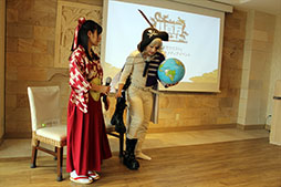 画像ギャラリー No.029のサムネイル画像 / 「仮面女子」の神谷えりなさん,ゴー☆ジャスさんもリアル謎解きゲームに挑戦! 「八百万クエスト」メディア向け体験会をレポート