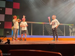 画像ギャラリー No.008のサムネイル画像 / 舞台「アニドルカラーズ キュアステージ SHUFFLE REVUE」ゲネプロレポート。飛んで跳ねて笑顔満開なアニドルに注目!