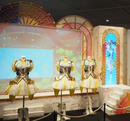 画像ギャラリー No.011のサムネイル画像 / 実際の衣装が間近で見られる企画展「THE IDOLM@STER MILLION LIVE! 6thLIVE TOUR Memories of UNI-ON@IR!!!!」をレポート