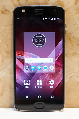 画像ギャラリー No.004のサムネイル画像 / Motorolaの新型スマホ「Moto Z2 Play」テストレポート。ゲームの動作も快適でミドルクラスの有力候補だ
