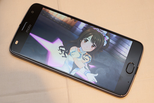 画像ギャラリー No.021のサムネイル画像 / Motorolaの新型スマホ「Moto Z2 Play」テストレポート。ゲームの動作も快適でミドルクラスの有力候補だ