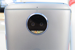 画像ギャラリー No.004のサムネイル画像 / Motolora,SIMロックフリースマートフォン「Moto G5S Plus」を国内発売。深度センサー付きデュアルレンズカメラが見どころ