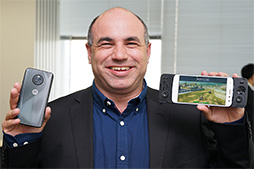 画像ギャラリー No.004のサムネイル画像 / Motorolaの新スマホ「Moto X4」&合体ゲームパッド「Moto Gamepad」テストレポート。Moto X4は使い勝手良好なミドルクラス市場端末だ