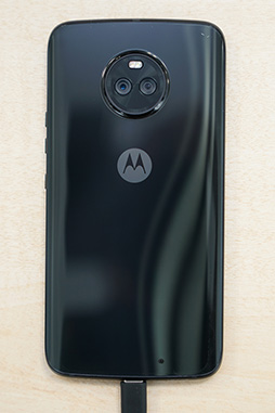 画像ギャラリー No.006のサムネイル画像 / Motorolaの新スマホ「Moto X4」&合体ゲームパッド「Moto Gamepad」テストレポート。Moto X4は使い勝手良好なミドルクラス市場端末だ