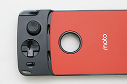 画像ギャラリー No.031のサムネイル画像 / Motorolaの新スマホ「Moto X4」&合体ゲームパッド「Moto Gamepad」テストレポート。Moto X4は使い勝手良好なミドルクラス市場端末だ