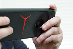 画像ギャラリー No.035のサムネイル画像 / Motorolaの新スマホ「Moto X4」&合体ゲームパッド「Moto Gamepad」テストレポート。Moto X4は使い勝手良好なミドルクラス市場端末だ