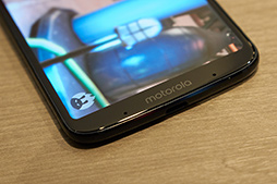 画像ギャラリー No.006のサムネイル画像 / Motorolaの新型スマホ「moto z3 play」テストレポート。ミドルクラス相応の性能だが,合体オプション「moto mods」に魅力を感じるならアリ