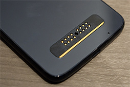 画像ギャラリー No.007のサムネイル画像 / Motorolaの新型スマホ「moto z3 play」テストレポート。ミドルクラス相応の性能だが,合体オプション「moto mods」に魅力を感じるならアリ