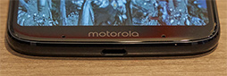 画像ギャラリー No.011のサムネイル画像 / Motorolaの新型スマホ「moto z3 play」テストレポート。ミドルクラス相応の性能だが,合体オプション「moto mods」に魅力を感じるならアリ