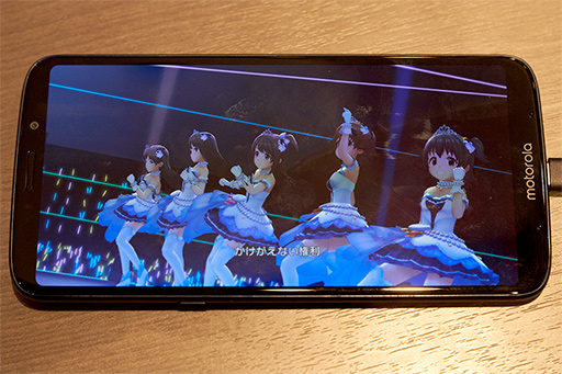 画像ギャラリー No.023のサムネイル画像 / Motorolaの新型スマホ「moto z3 play」テストレポート。ミドルクラス相応の性能だが,合体オプション「moto mods」に魅力を感じるならアリ