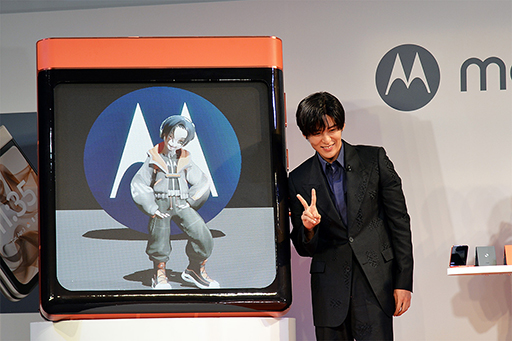 ꡼ No.011Υͥ / ߥɥ륯饹Motorolaޤꤿߥޥۡrazr 50פµǥå緿֥ǥץ쥤ǥץǽ