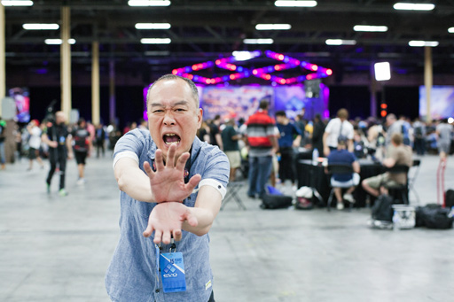 ���������꡼ No.008�Υ���ͥ������ / ��EVO2017��PS4�Ǥγ�ȯ�����ꤷ�������ꥫ�Ρ���γ�Ʈ������ץ��󥿥ӥ塼�������ǡֶ��楷���ƥ�פ����ȯ����ë μ���ʹ���Ƥߤ�