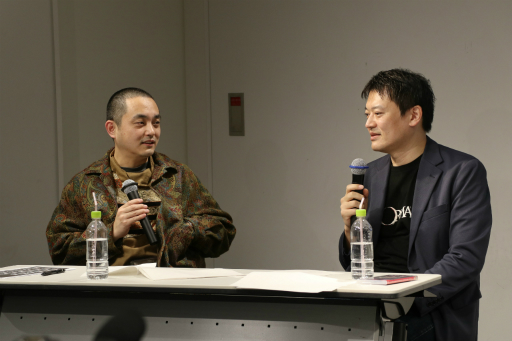 画像ギャラリー No.011のサムネイル画像 / 「レイジングループ」のamphibian氏と「パラノマサイト」の石山貴也氏によるトークショーをレポート。両タイトル開発時の裏話などが明らかに