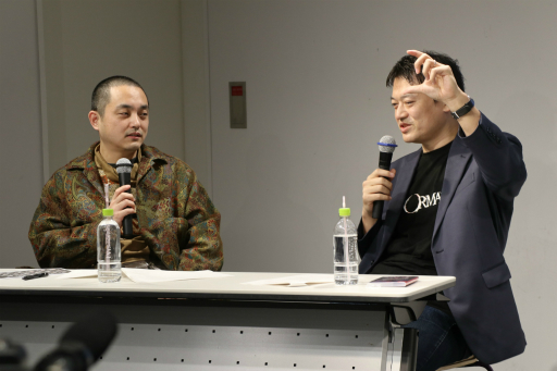 画像ギャラリー No.012のサムネイル画像 / 「レイジングループ」のamphibian氏と「パラノマサイト」の石山貴也氏によるトークショーをレポート。両タイトル開発時の裏話などが明らかに