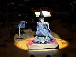 画像ギャラリー No.005のサムネイル画像 / シブサワ・コウ活動35周年の記念コンサートをレポート。さまざまな伝統芸術が融合したステージに来場者が酔いしれた