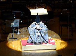 画像ギャラリー No.006のサムネイル画像 / シブサワ・コウ活動35周年の記念コンサートをレポート。さまざまな伝統芸術が融合したステージに来場者が酔いしれた