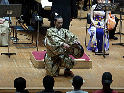 画像ギャラリー No.015のサムネイル画像 / シブサワ・コウ活動35周年の記念コンサートをレポート。さまざまな伝統芸術が融合したステージに来場者が酔いしれた