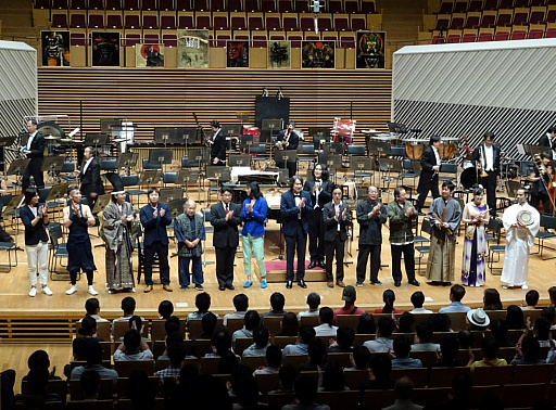 画像ギャラリー No.017のサムネイル画像 / シブサワ・コウ活動35周年の記念コンサートをレポート。さまざまな伝統芸術が融合したステージに来場者が酔いしれた