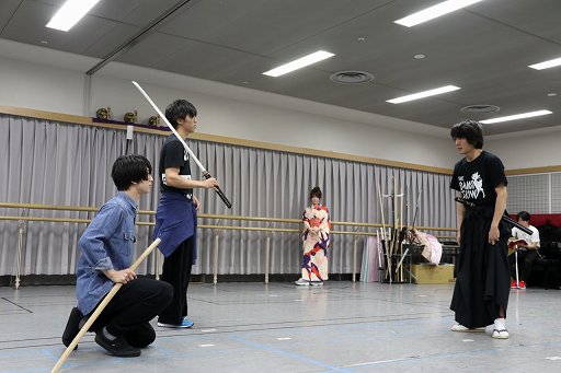 画像ギャラリー No.002のサムネイル画像 / 「信長の野望・大志」の舞台第2弾「冬の陣 王道執行〜騎虎の白塩編〜」の公開稽古をレポート。第三弾「最終章 本能寺の変」も発表に