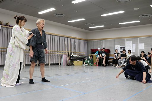 画像ギャラリー No.003のサムネイル画像 / 「信長の野望・大志」の舞台第2弾「冬の陣 王道執行〜騎虎の白塩編〜」の公開稽古をレポート。第三弾「最終章 本能寺の変」も発表に