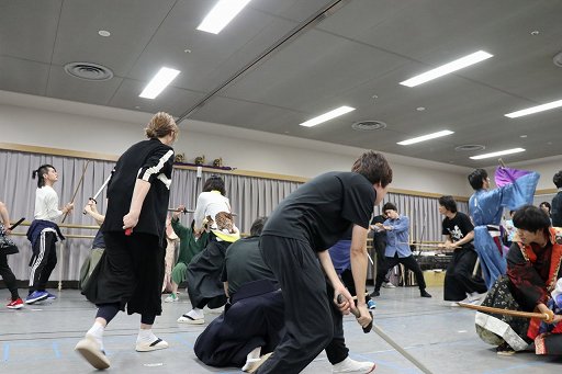 画像ギャラリー No.004のサムネイル画像 / 「信長の野望・大志」の舞台第2弾「冬の陣 王道執行〜騎虎の白塩編〜」の公開稽古をレポート。第三弾「最終章 本能寺の変」も発表に