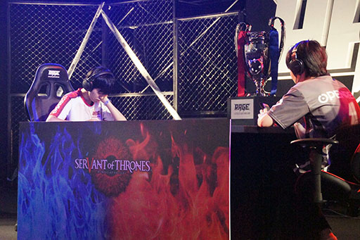 画像ギャラリー No.016のサムネイル画像 / 「サヴァスロ」の公式全国大会「RAGE SERVANT of THRONES IMPERIAL」をレポート。優勝賞金400万円はメイジさん選手の手に