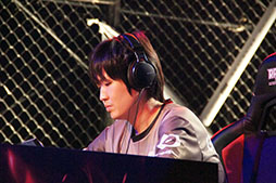 画像ギャラリー No.018のサムネイル画像 / 「サヴァスロ」の公式全国大会「RAGE SERVANT of THRONES IMPERIAL」をレポート。優勝賞金400万円はメイジさん選手の手に