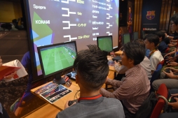 画像ギャラリー No.013のサムネイル画像 / 「CO-OPモード」が楽しい「ウイニングイレブン 2018」のメディア体験会をレポート。制作者のメッセージもお届け