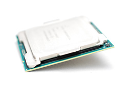 画像ギャラリー No.008のサムネイル画像 / 「Core i9-7900X」「Core i7-7740X」レビュー前編。10コアのSkylake-Xと4コアのKaby Lake-Xは誰のためのものか