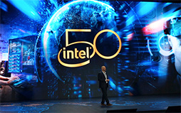 ꡼ No.002 | COMPUTEX϶50ǯǰCPU³PC򥢥ԡ롣ǯоȤ28CPUΥǥϪIntelĴֱݡ