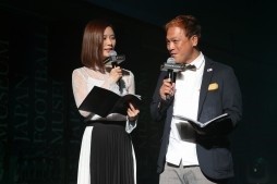 画像ギャラリー No.002のサムネイル画像 / 「FIFA 18」のeスポーツ大会「明治安田生命 eJ.LEAGUE」決勝ラウンドが開催。初代チャンピオンの座を懸け15名の強豪プレイヤーが腕を競った