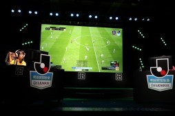 ꡼ No.006 | FIFA 18פeݡ̿ eJ.LEAGUE׷辡饦ɤšԥκ¤15̾ζץ쥤䡼Ӥ򶥤ä