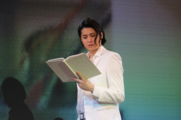 画像ギャラリー No.007のサムネイル画像 / スマホ連動”ヒロイン体験 朗読劇”の第1回公演「スイートルームで悪戯なキス」が開幕。ゲネプロの速報レポートを公開