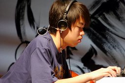 画像ギャラリー No.009のサムネイル画像 / あらゆる年齢層のトレーナー達が竜王の座を目指し,頭脳戦に挑んだ「第3回 ポケモン竜王戦」レポート