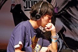 画像ギャラリー No.015のサムネイル画像 / あらゆる年齢層のトレーナー達が竜王の座を目指し,頭脳戦に挑んだ「第3回 ポケモン竜王戦」レポート