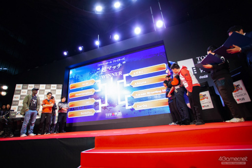 画像ギャラリー No.018のサムネイル画像 / 「ドラゴンボール ファイターズ」の最強プレイヤーが集結。第31回 東京国際映画祭にて行なわれた招待制トーナメント大会“超(スーパー)マッチ”レポート