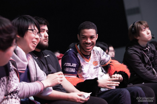 画像ギャラリー No.031のサムネイル画像 / 「ドラゴンボール ファイターズ」の最強プレイヤーが集結。第31回 東京国際映画祭にて行なわれた招待制トーナメント大会“超(スーパー)マッチ”レポート