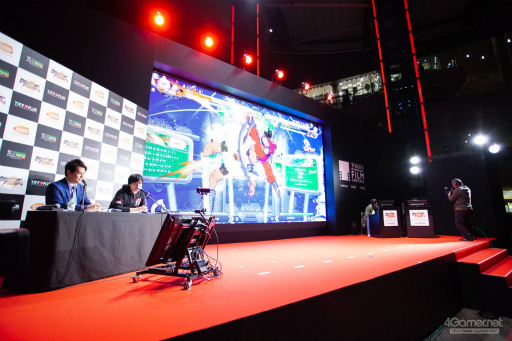 画像ギャラリー No.034のサムネイル画像 / 「ドラゴンボール ファイターズ」の最強プレイヤーが集結。第31回 東京国際映画祭にて行なわれた招待制トーナメント大会“超(スーパー)マッチ”レポート